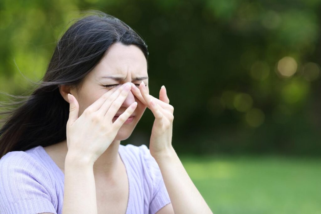 En intégrant ces solutions à votre routine quotidienne, vous pouvez non seulement diminuer vos symptômes d'allergie au pollen mais aussi améliorer votre qualité de vie pendant les mois de haute saison allergique. N'oubliez pas, si vos symptômes persistent, de consulter un professionnel de santé pour un accompagnement adapté.