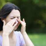 En intégrant ces solutions à votre routine quotidienne, vous pouvez non seulement diminuer vos symptômes d'allergie au pollen mais aussi améliorer votre qualité de vie pendant les mois de haute saison allergique. N'oubliez pas, si vos symptômes persistent, de consulter un professionnel de santé pour un accompagnement adapté.